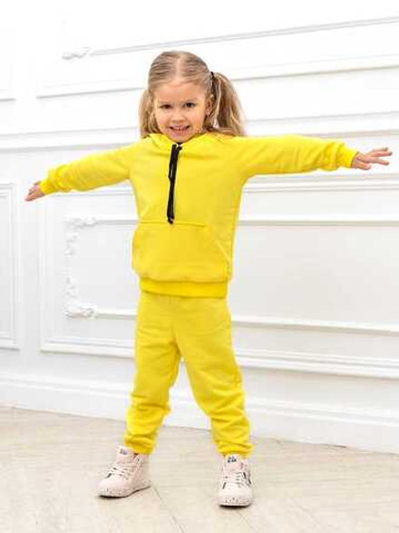 Детский желтый спортивный костюм