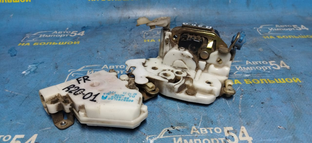 Замок двери передней правой NISSAN TERRANO 1993