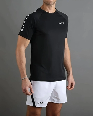 В ТЕННИС FIRST мы собрали полный мужской образ, который позволит не просто играть, а чувствовать себя комфортно и уверенно в каждом движении!