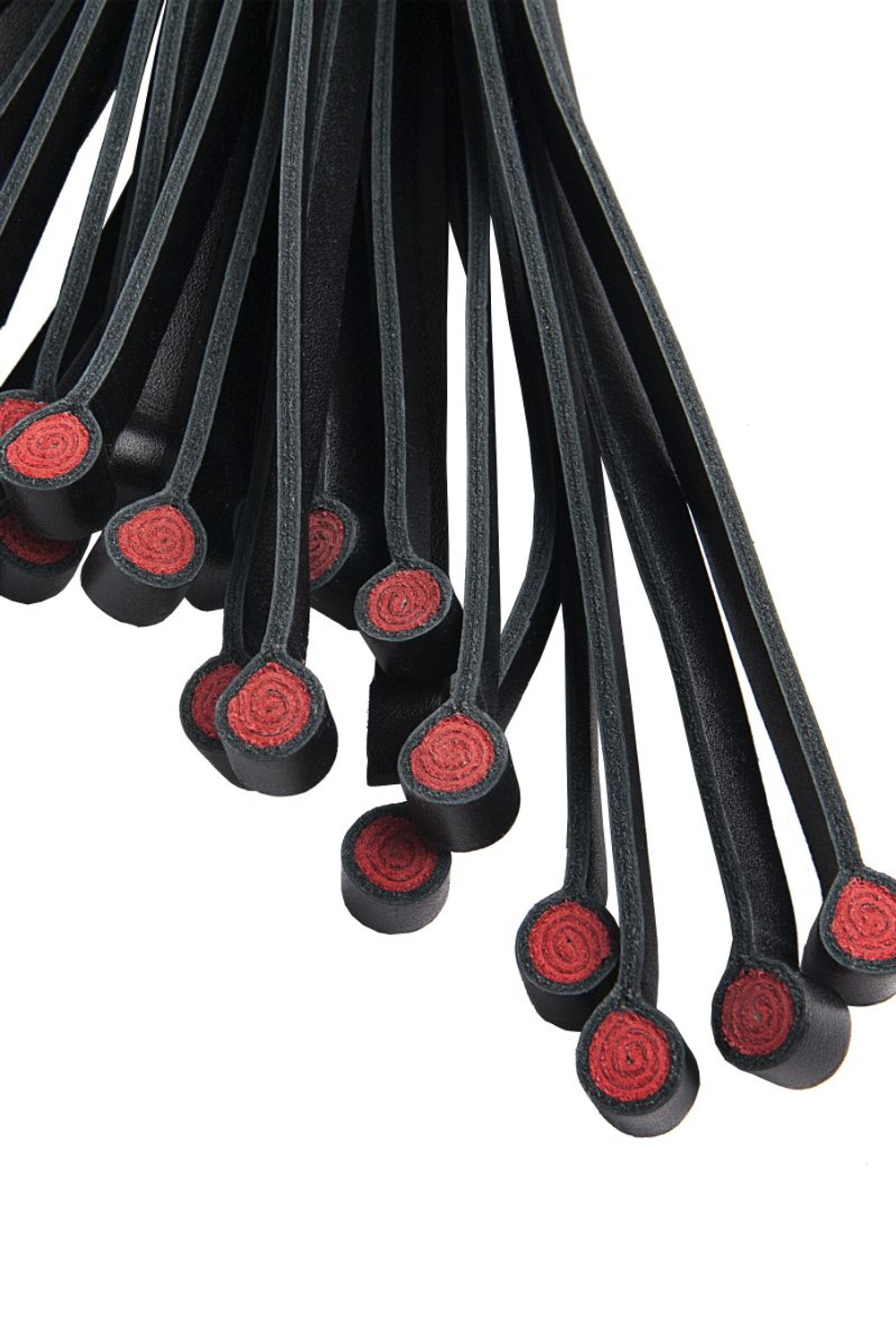 Кожаный флоггер с красной точеной ручкой - 60 см. (Цвет: черный с красным)