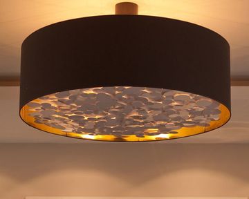 Shade with round disk