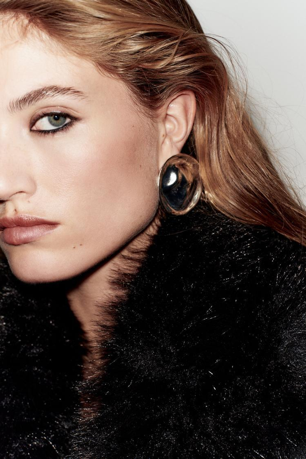 ZARA ПАЛЬТО ИЗ ШЕРСТИ С ЛАЦКАНАМИ ИЗ ИСКУССТВЕННОГО МЕХА И ПОЯСОМ, ЧЕРНЫЙ