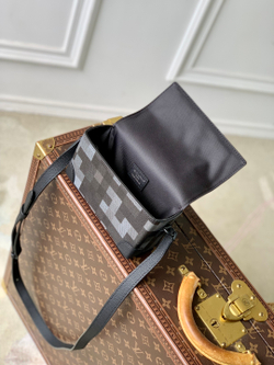 Louis Vuitton Steamer Wearable Wallet