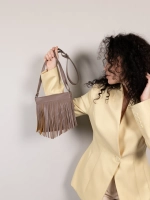 Сумка через плечо маленькая с бахромой