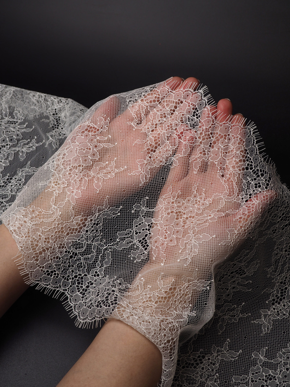 Кружево шантильи шампань неэластичное ширина 23 см длина 0.9 м