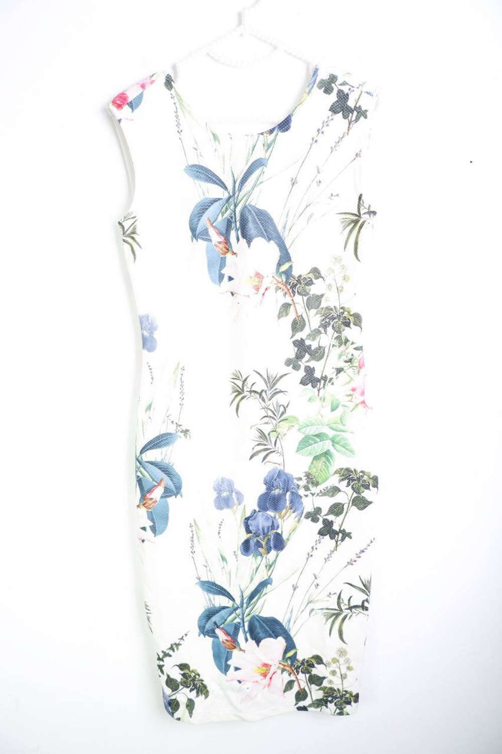 Платье Concept Club для нежного образа, маркировка XS, визуально на 42 размер