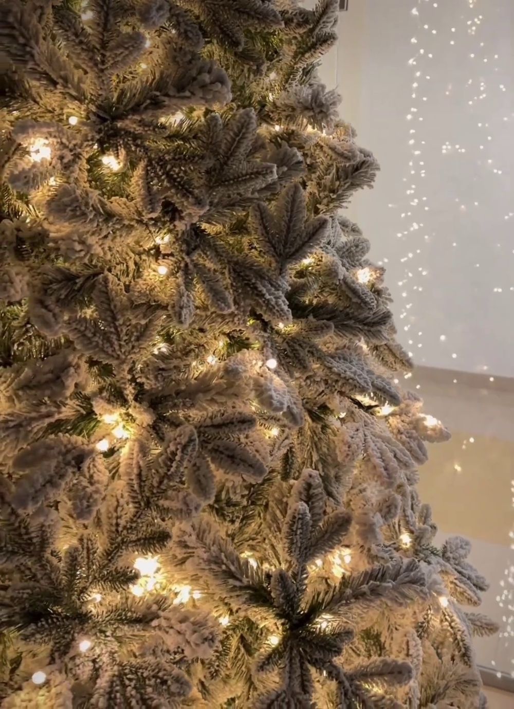 Заснеженная ель с гирляндой «Барокко» теплый свет (Литая+пвх) 120 см / 1,2 м