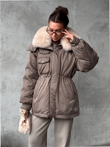 Парка на пуху с меховым воротником и капюшоном