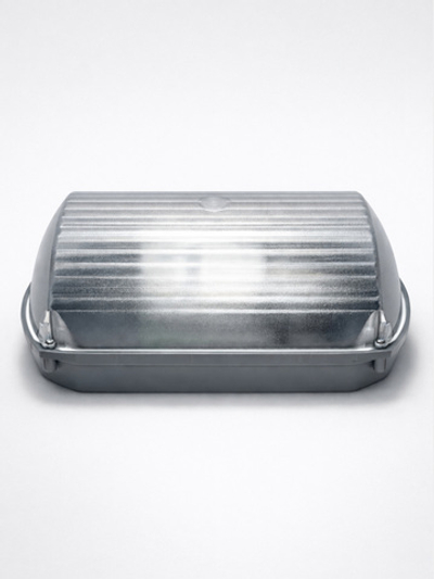 Влагозащищённый и ударостойкий светильник под большую лампу Е 27. IP54. 75 ватт. 220 В