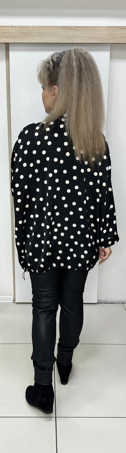 Нарядный блузон-туника в белый горошек