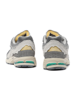 Кроссовки M2002rdv1