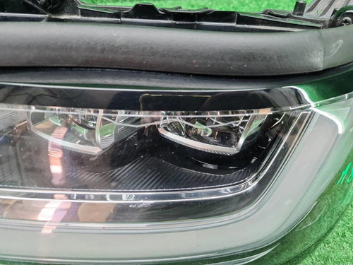 Фара левая Toyota Land Cruiser 300 (2021-н.в.) LED