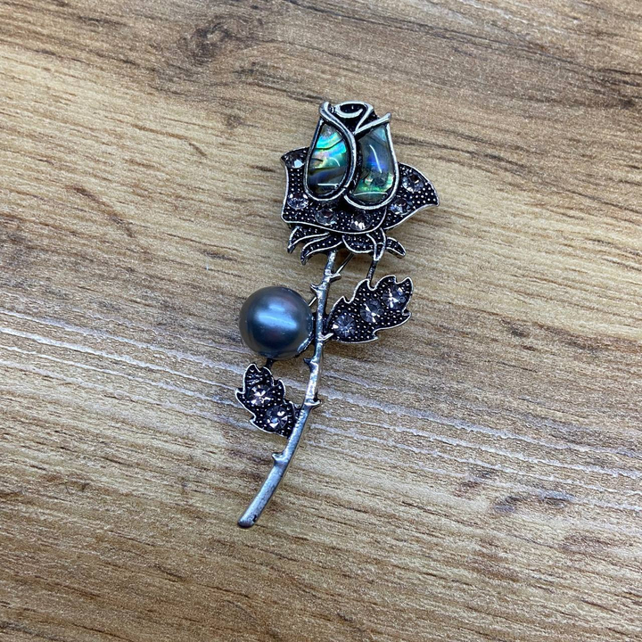 Брошь Розочка гелиотис жемчужинка стразы металл серебристый