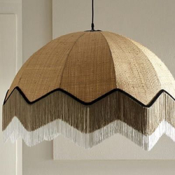 Плетёная люстра с акцентом на природные текстуры и изящные детали.