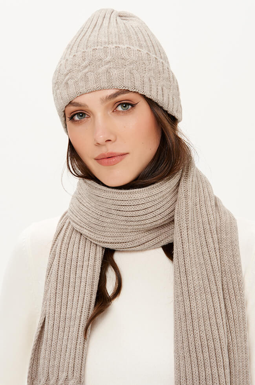 8425 Шапка женская (бежевый)