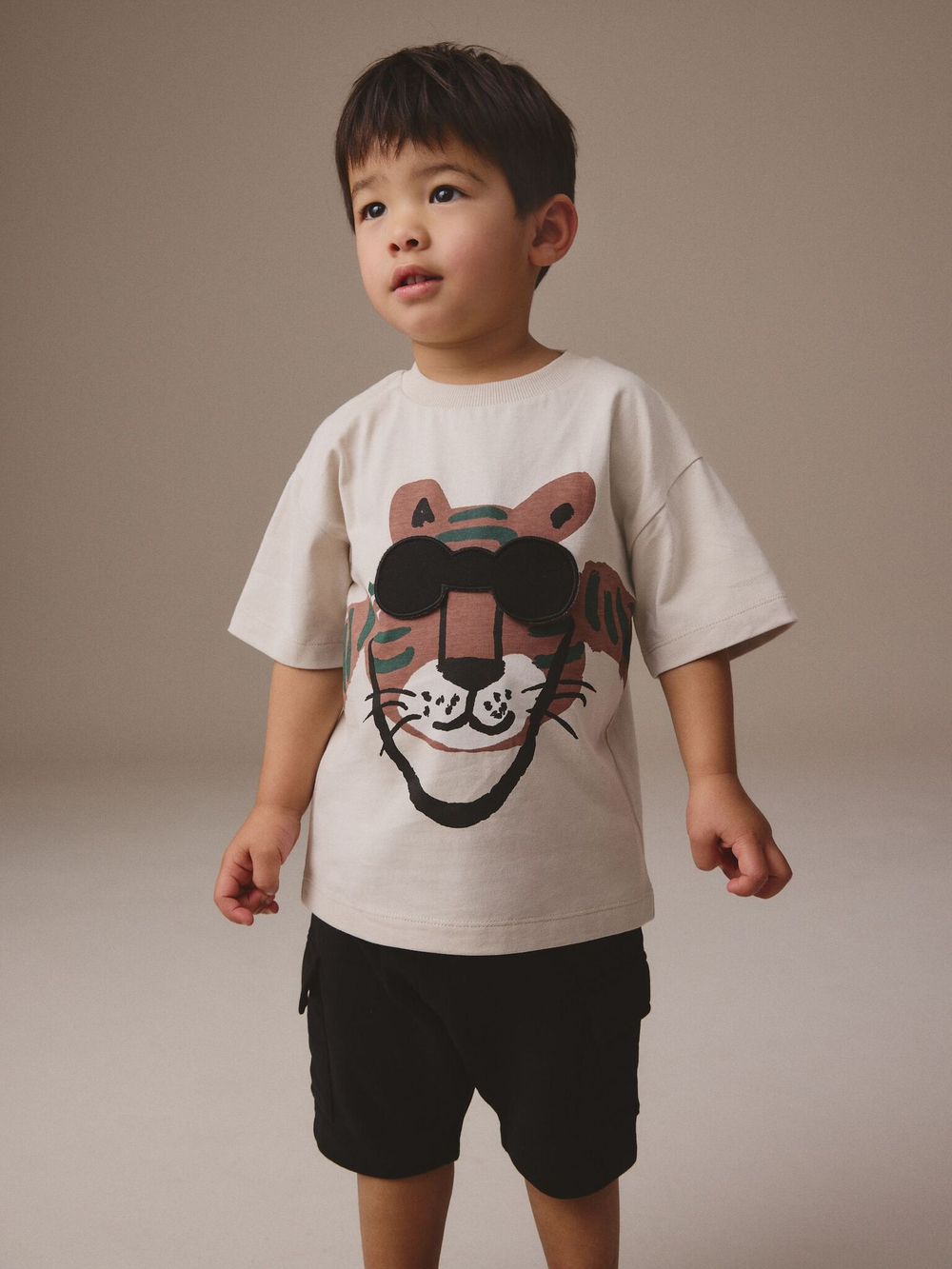 Футболка и шорты в комплекте для мальчика Next E63-602, Песочный, Черный