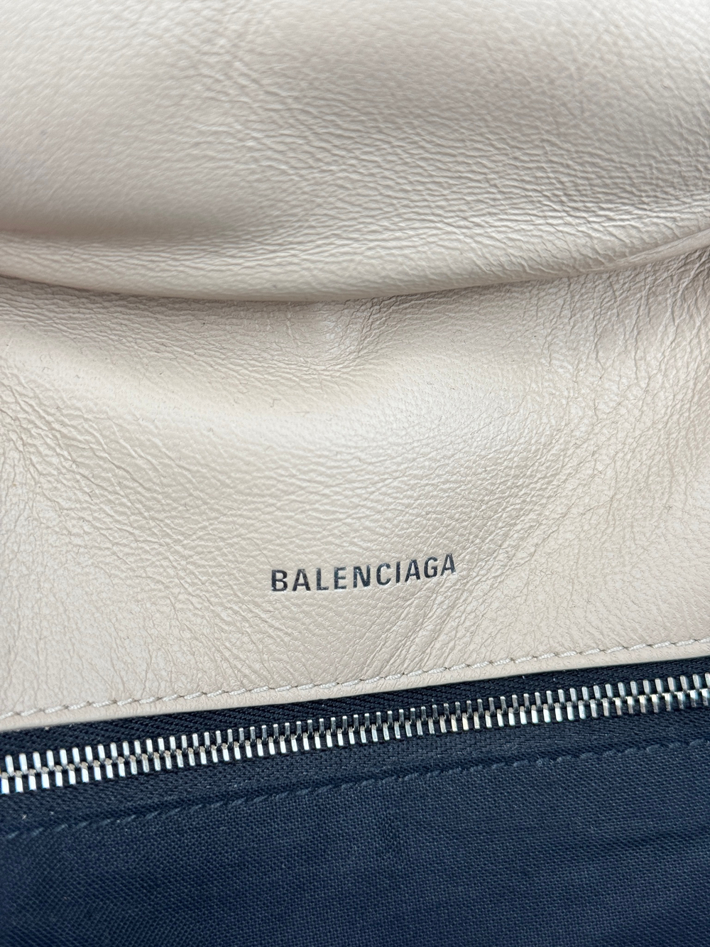 Сумка Balenciaga Touch Puffy