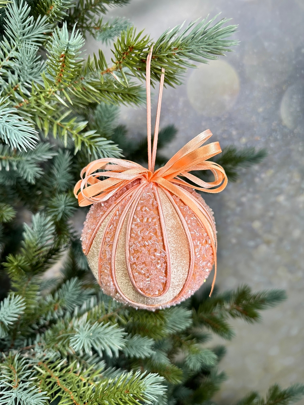 Шар с бантом 10см ChristmasDeLuxe premium collection персиковый