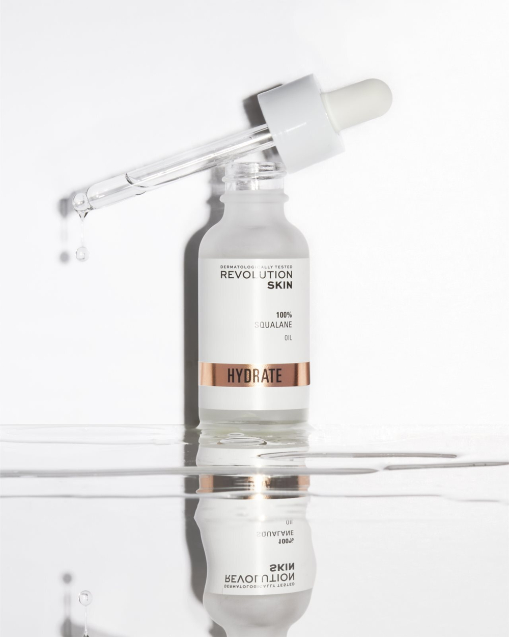 Revolution Skincare Hydrate 100% Squalane - 100% сквалан для эффекта осветления и разглаживания кожи /   30  ml  / GTIN 5057566578400