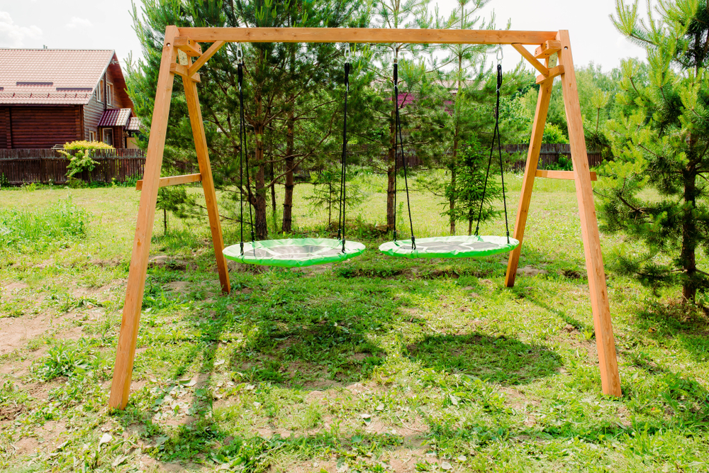 Деревянные качели с двумя качелями гнездо Свиби