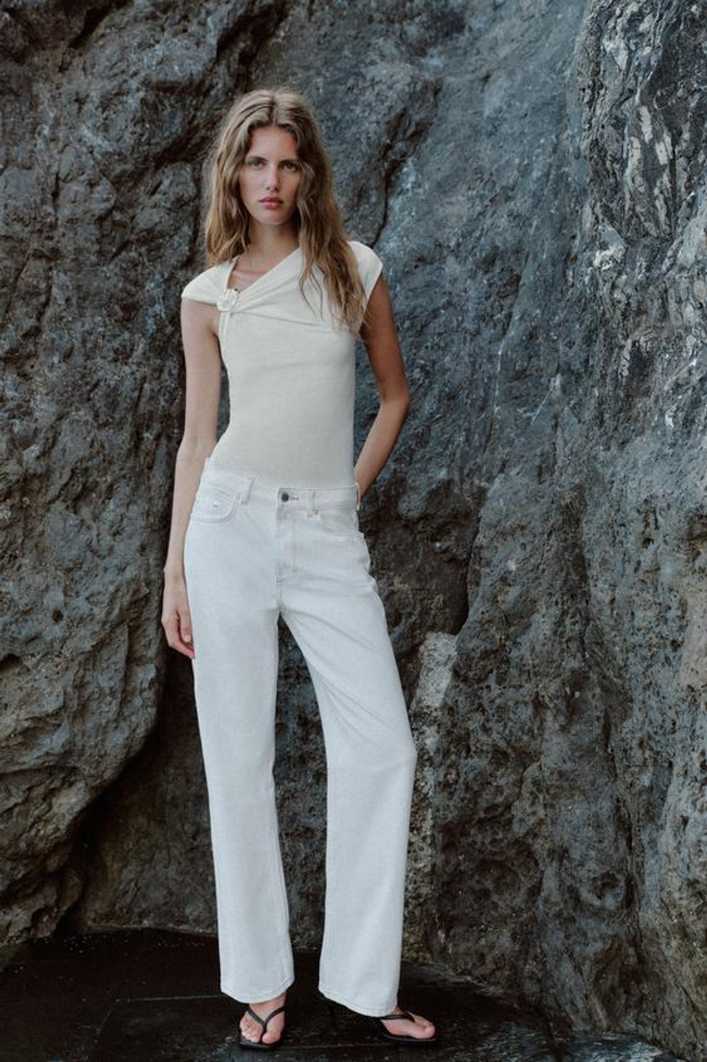 ZARA ТОП СО СБОРКАМИ И ФУРНИТУРОЙ, ЖЕЛТОВАТО-БЕЛЫЙ