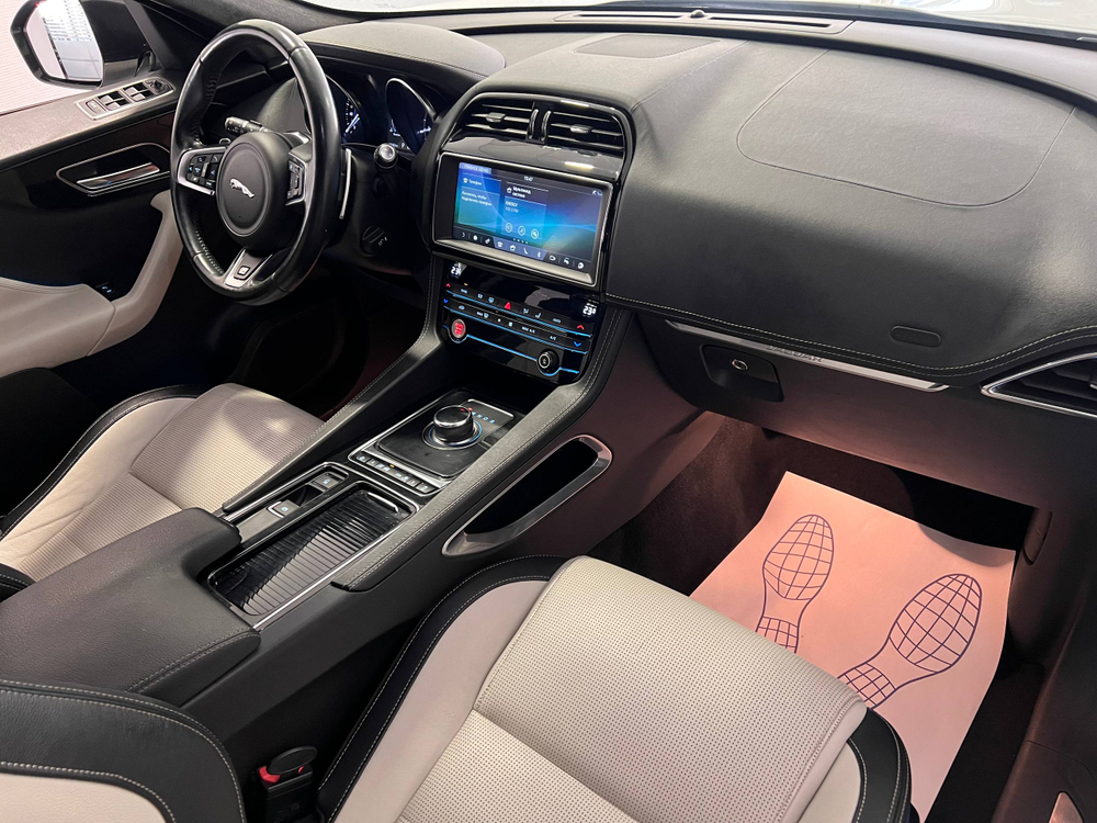 Jaguar F-Pace, 2020 год