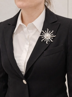 Брошь «Солнце» Pearl White