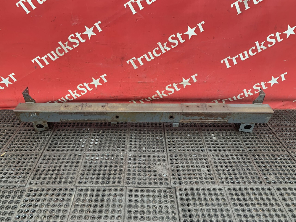 Усилитель переднего бампера