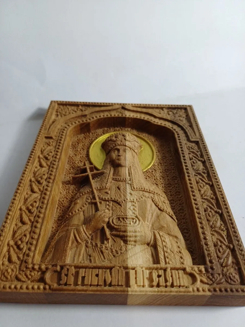 Освященная Икона Святой Елены резная из дуба 17.8х14 см