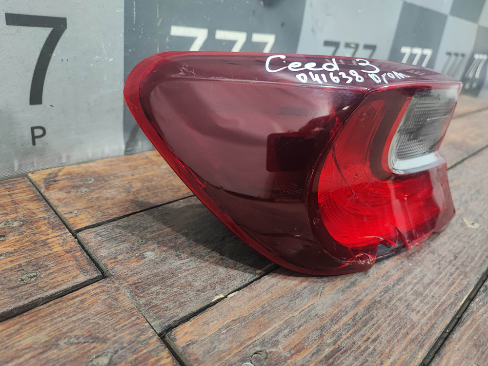 Фонарь задний левый Kia Ceed 3 (CD) 18-нв Б/У Оригинал 92401J7000