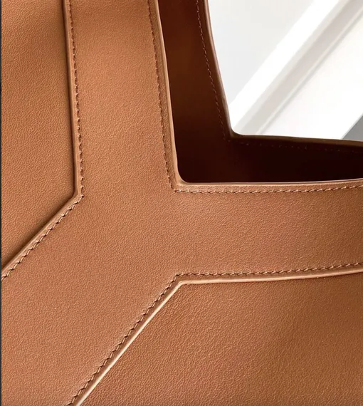 Сумка Saint Laurent Y Tote In Leather