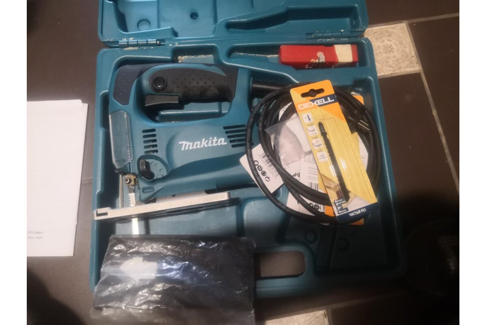 Лобзик,в\рук,450Вт,500-3100об\м,ход-18мм,рез-65мм,1.9кг,маятн,чем,набор A-86898 Makita 4329KX1