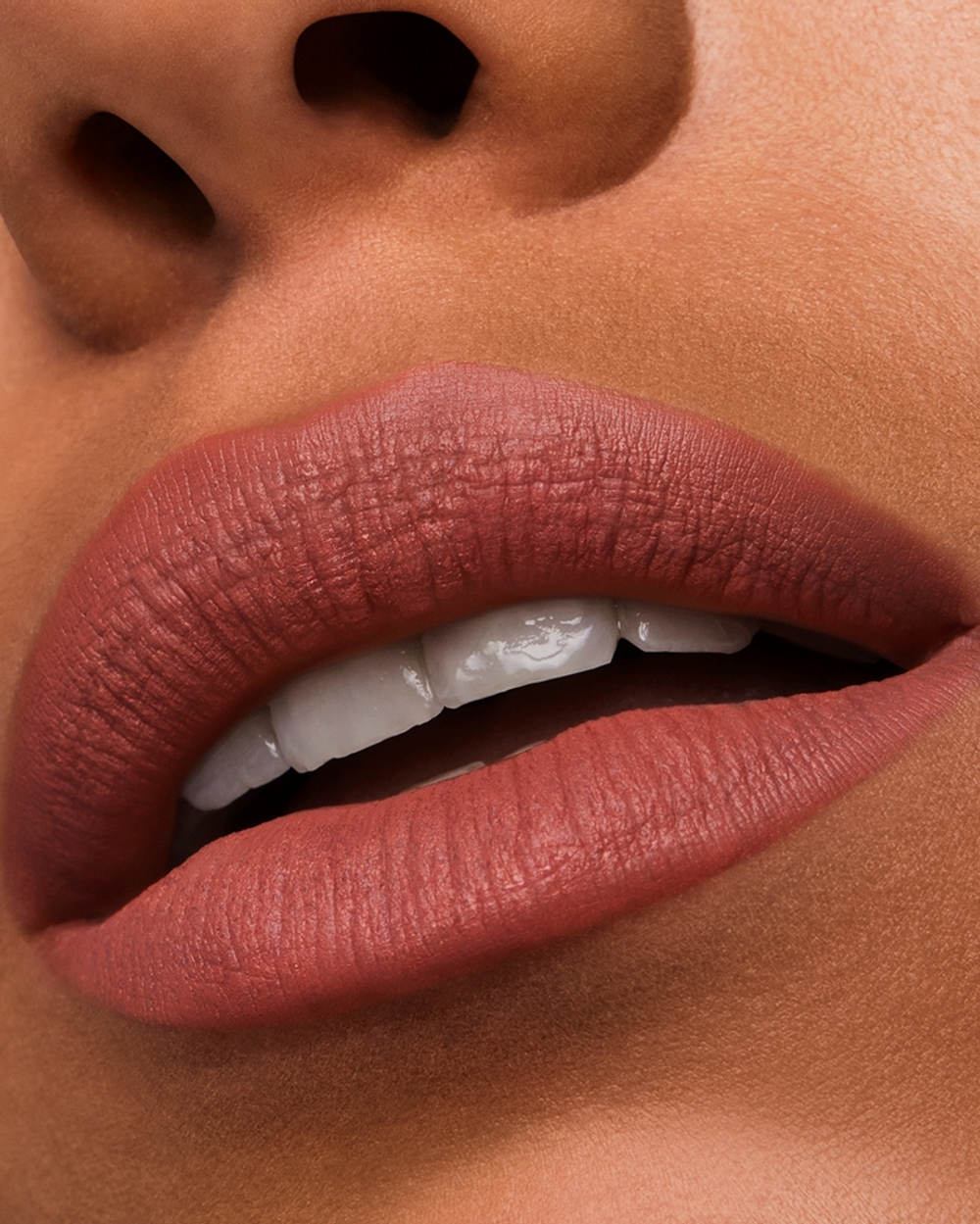 Estee Lauder Pure Color Matte Lipstick - Трендовая помада с матовым эффектом оттенок In Control, 3 g