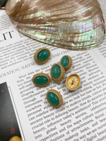 Пуговицы овальной формы золотистые со светло-зеленым камнем