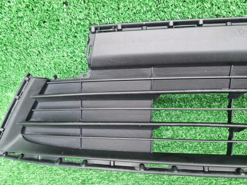 Решетка переднего бампера Toyota RAV 4 ca40 15-19