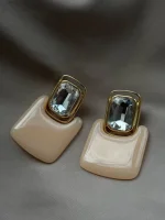 Серьги под золото с бежевым камнем