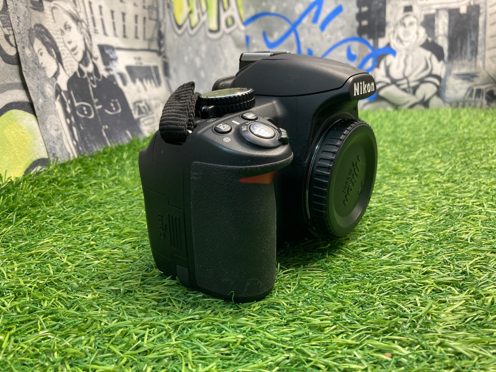 Nikon D3100 2.300 кадров