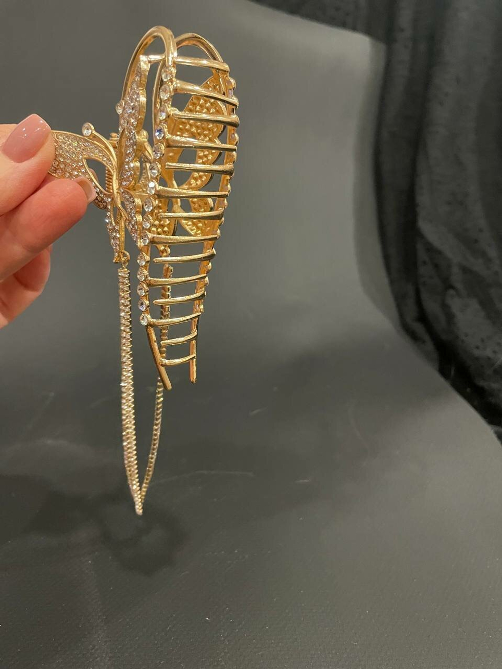 Заколка-краб. Бабочка петля со стразами. Усиленная. Цвет золото.