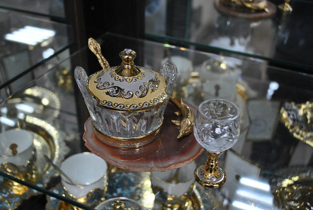 Икорница "Осетринка" с крышечкой на агате с рюмочкой