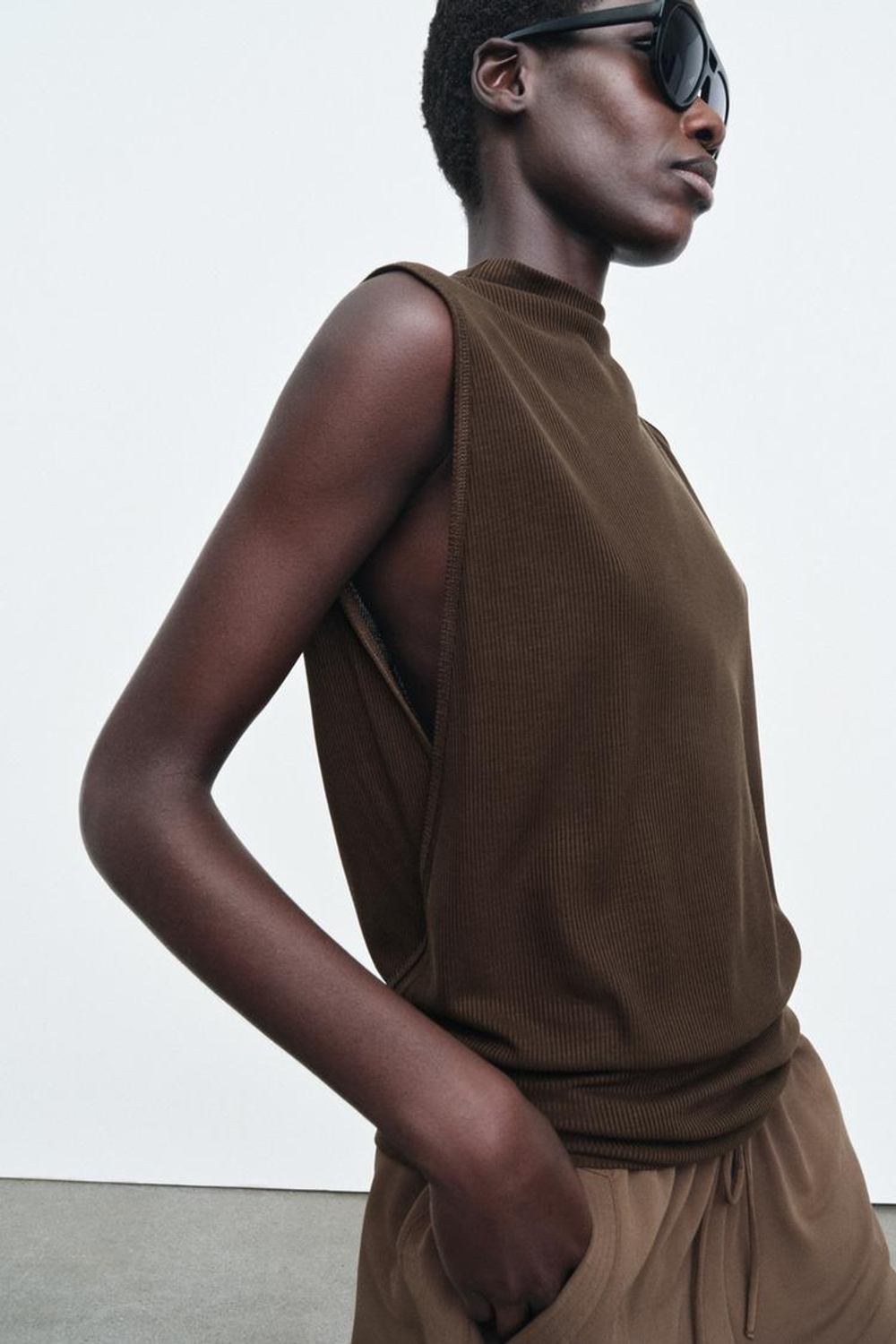 ZARA СВОБОДНЫЙ ТОП С ВОРОТНИКОМ-СТОЙКОЙ, БУТЫЛОЧНО-ЗЕЛЕНЫЙ