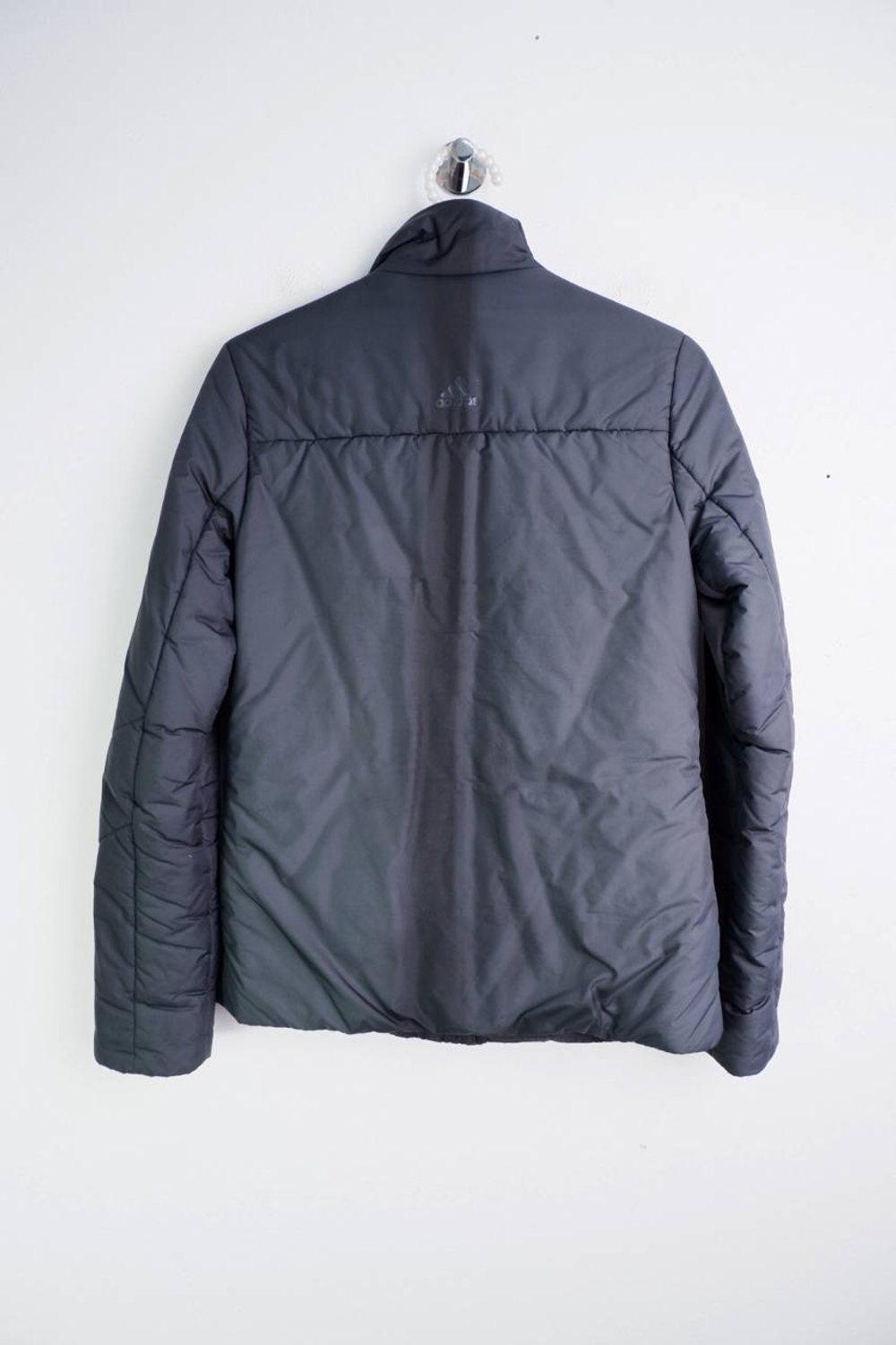 Куртка Adidas практичная, маркировка 36, визуально на 44 размер