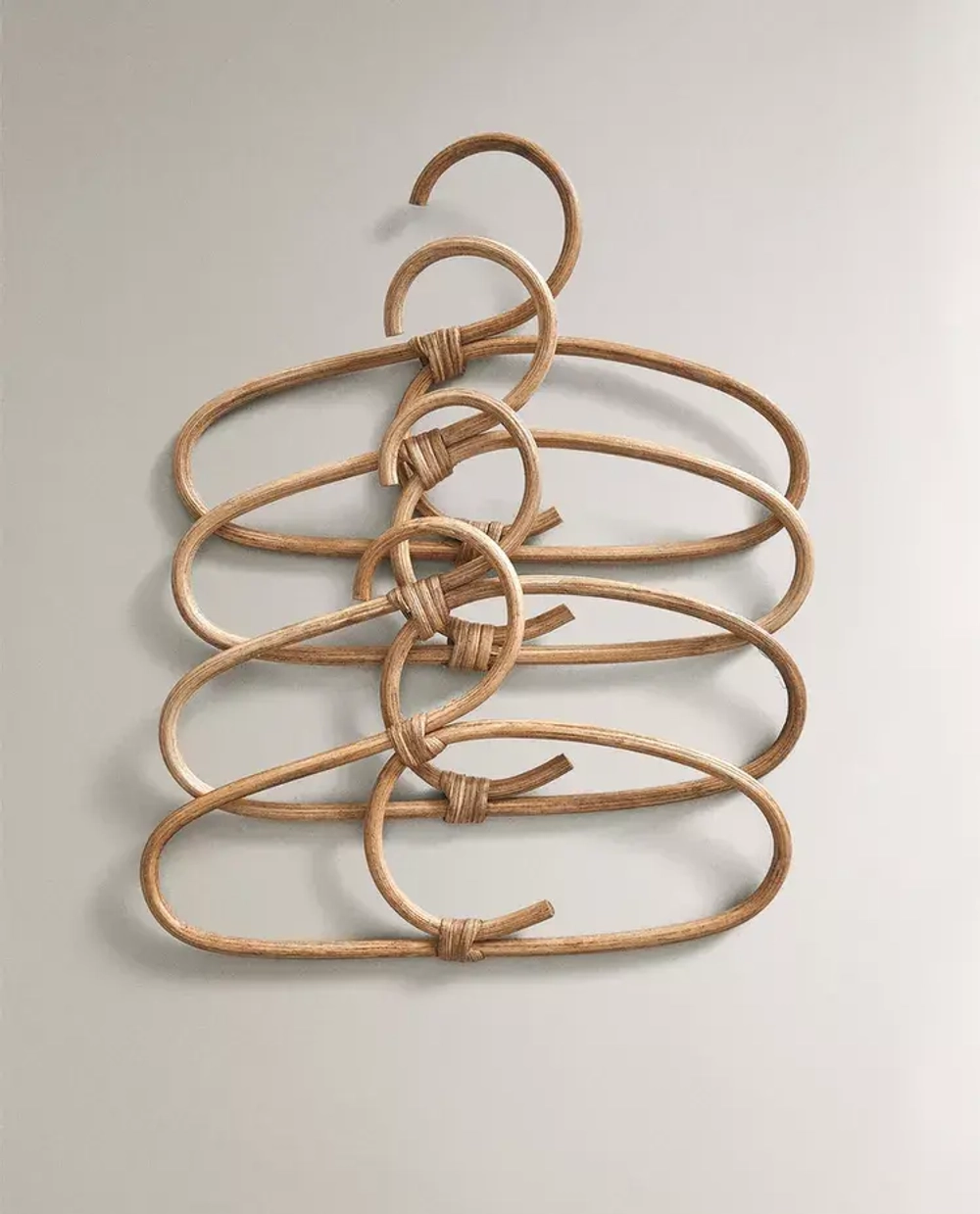 ZARA HOME ДЕТСКИЕ ВЕШАЛКИ ИЗ РОТАНГА (НАБОР ИЗ 4 ШТ.), СВЕТЛО-БЕЖЕВЫЙ