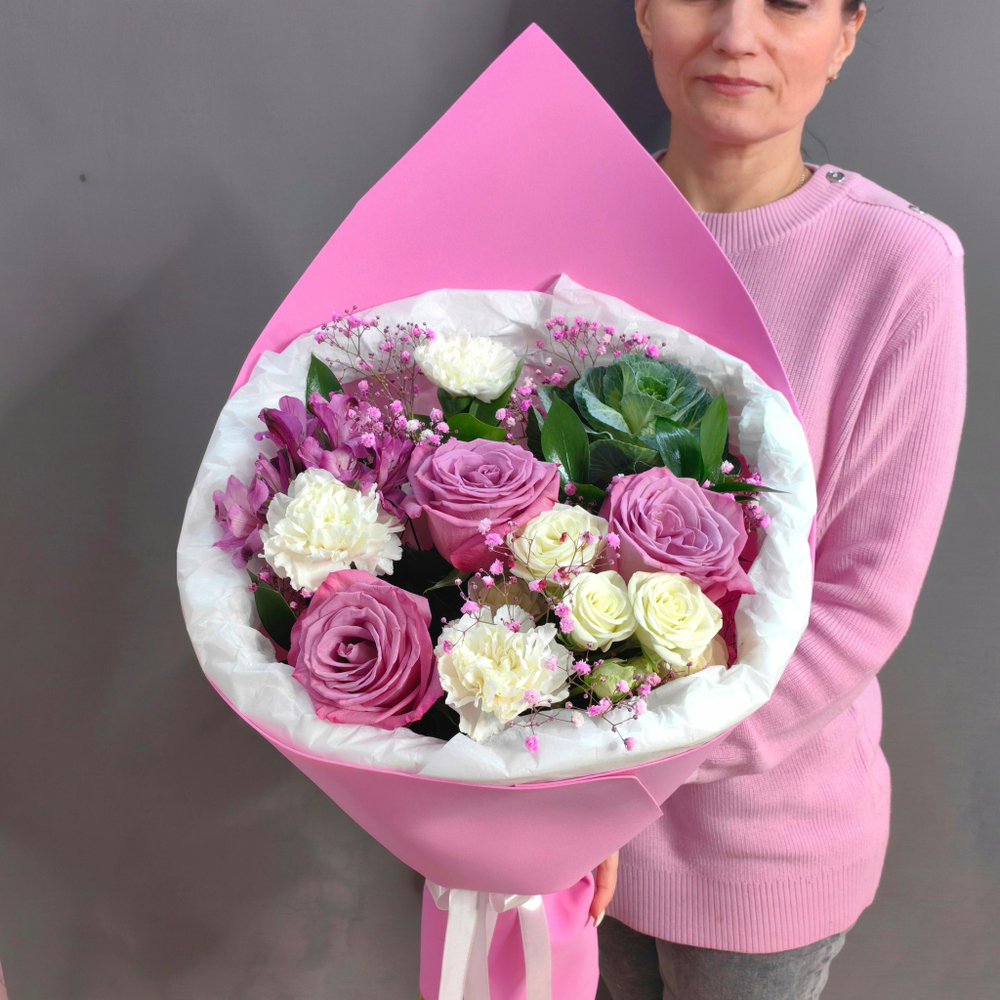 Букет в сиреневой гамме с брассикой