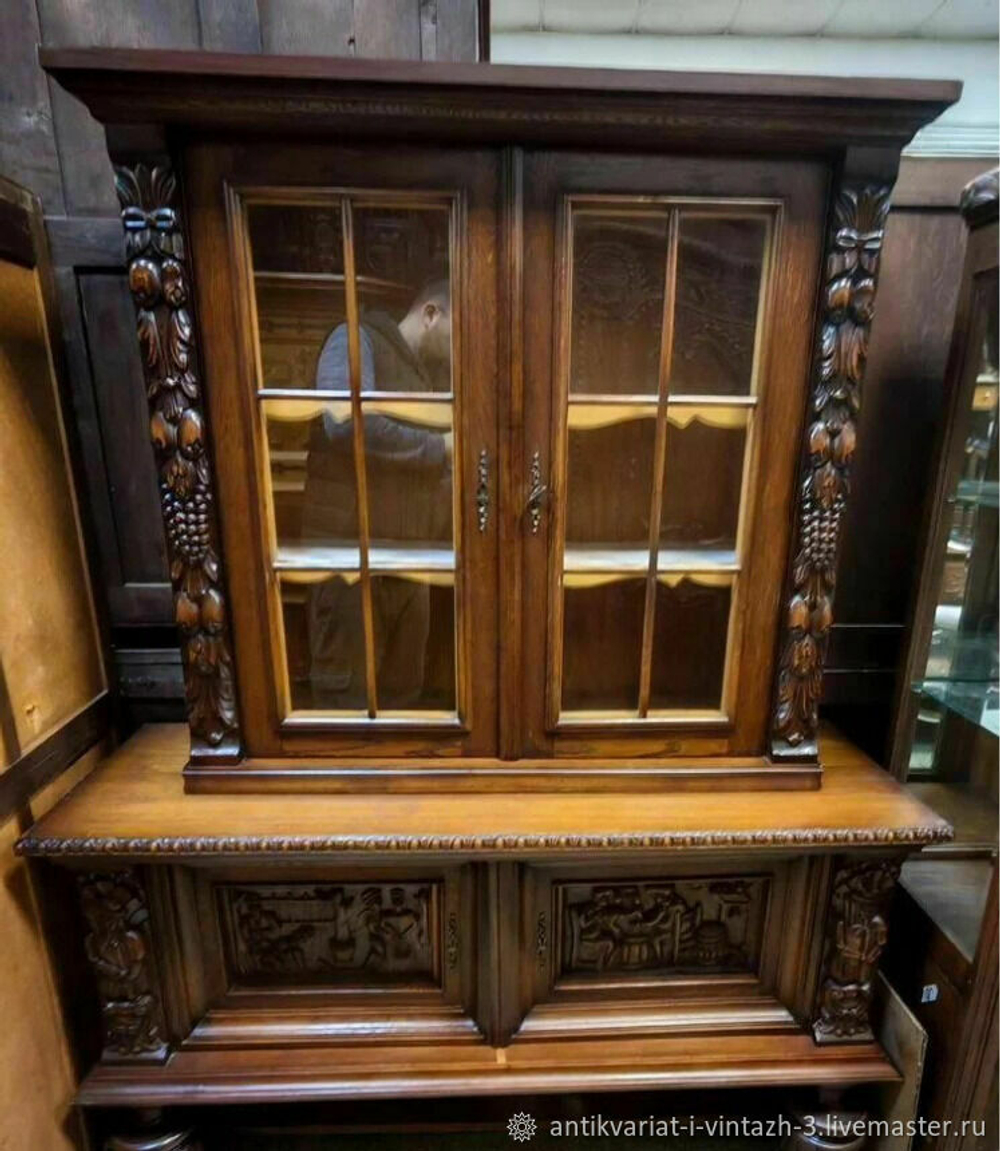 Старинная витрина