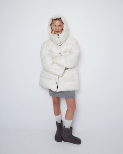 Пуховик со съемным капюшоном из нейлона Монклер молочный