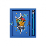 Записная книжка в футляре, 20,5 см * 21,0 см, 7БЦ, Alingar, мат. ламинация, ручка, замочек, клетка, 48 л., "Космос, вселенная в руках"