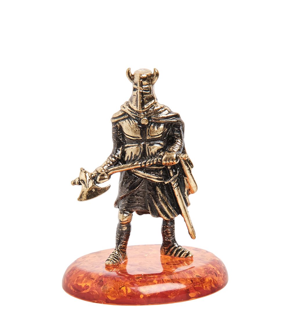 Народные промыслы AM-1869 Фигурка «Рыцарь с топором» (латунь, янтарь)