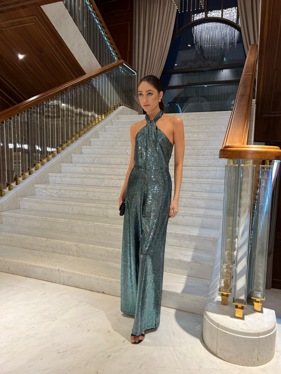 Комбинезон с блестками с завязкой через шею