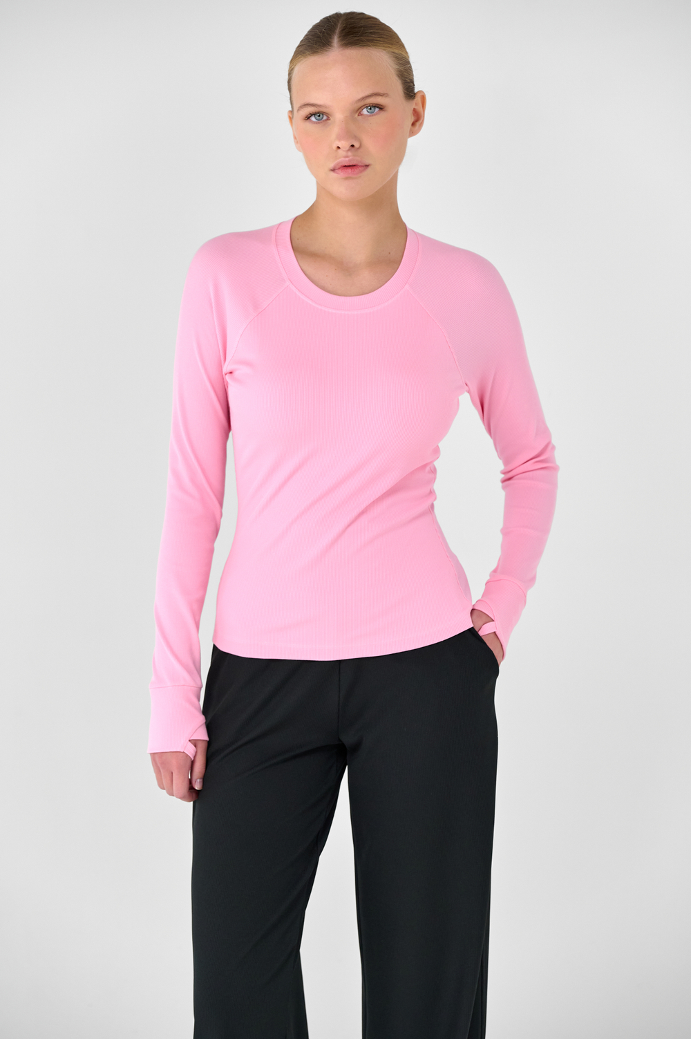 Лонгслив приталенный с чашками