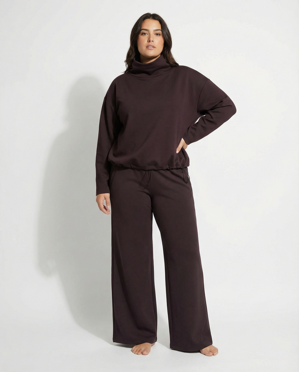 Костюм из мягкого трикотажа джерси в шоколадном